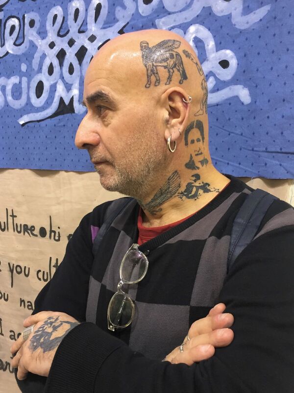Что надо знать о Баби Бадалове, самом эксцентричном художнике Азербайджана Что надо знать о Баби Бадалове, самом эксцентричном художнике Азербайджана - Sputnik Азербайджан