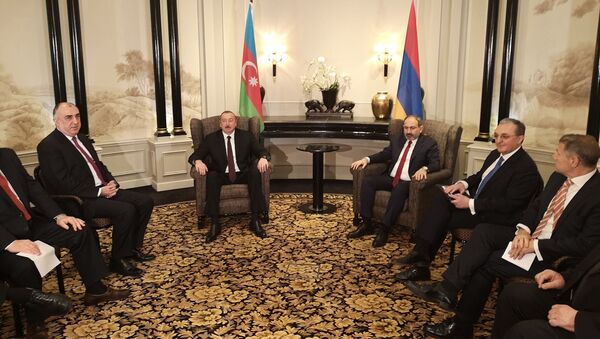 Встреча президента Азербайджана Ильхама Алиева и премьер-министра Армении Никола Пашиняна - Sputnik Azərbaycan