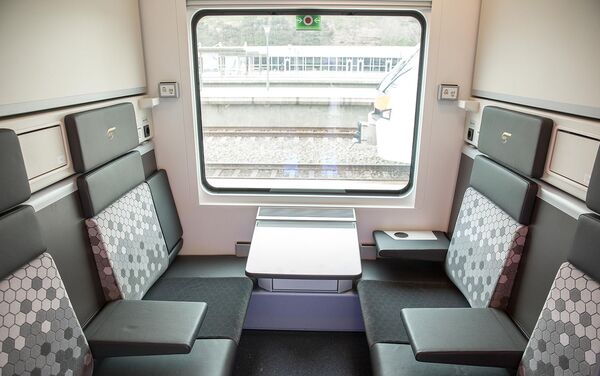 Пассажирский поезд, который будет курсировать по железной дороге Баку-Тбилиси-Карс - Sputnik Азербайджан