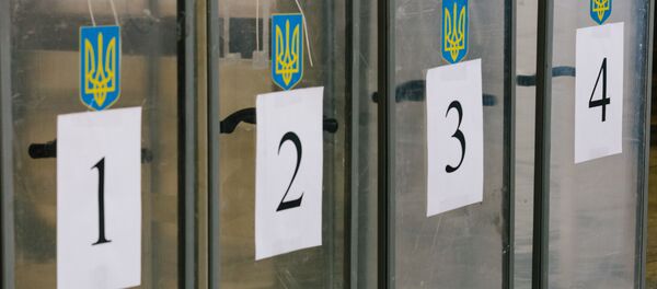 Урны для голосования на избирательном участке в Харькове. 31 марта на Украине проходят выборы президента Урны для голосования на избирательном участке в Харькове. 31 марта на Украине проходят выборы президента - Sputnik Азербайджан