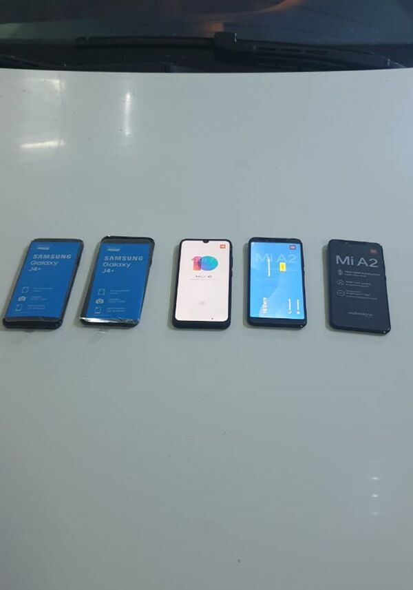 Таможенники Азербайджана перехватили смартфоны на границе Таможенники Азербайджана перехватили смартфоны на границе - Sputnik Азербайджан