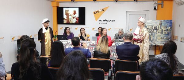 Азербайджанская художница везет свои работы в Турцию Азербайджанская художница везет свои работы в Турцию - Sputnik Азербайджан