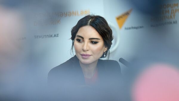 Известная азербайджанская художница Гюнай Мехтизаде рассказала о творчестве и планах - Sputnik Азербайджан