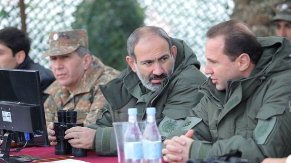 Премьер-министр Армении Никола Пашинян и министр обороны Армении Давид Тоноян - Sputnik Azərbaycan