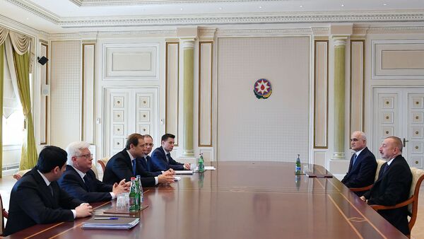 Президент Азербайджана Ильхам Алиев принял министра промышленности и торговли России Дениса Мантурова - Sputnik Азербайджан
