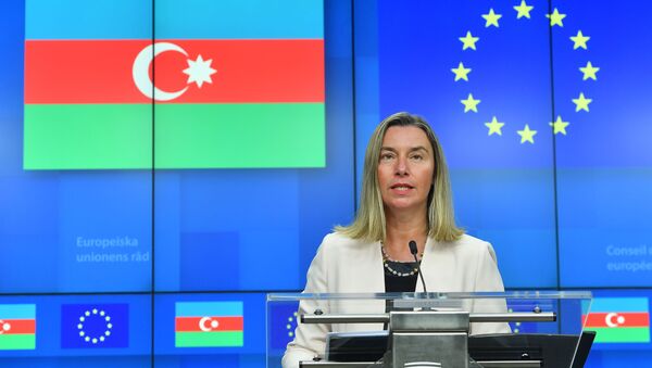 Глава внешнеполитического ведомства ЕС Федерика Могерини выступает на пресс-конференции в конце Совета сотрудничества ЕС-Азербайджан в Европейском совете в Брюсселе - Sputnik Азербайджан