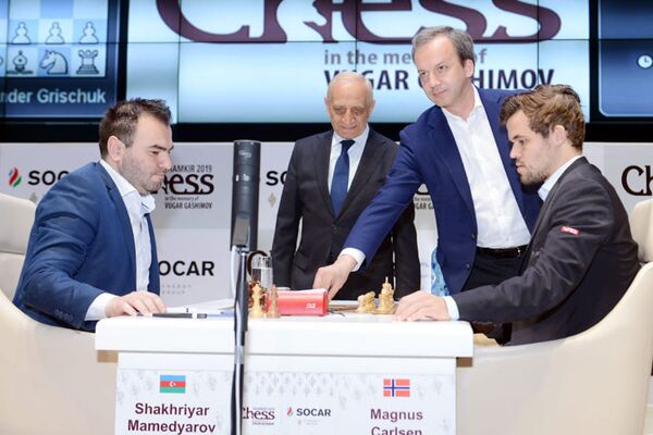 Аркадий Дворкович сыграет в футбол на шахматном супертурнире в Азербайджане - Sputnik Азербайджан