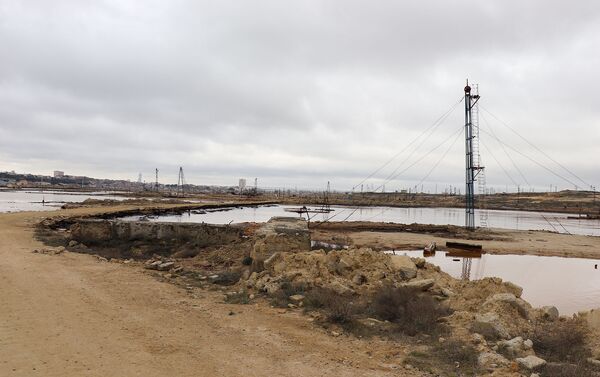 Загрязненные земли в поселке Рамана - Sputnik Азербайджан