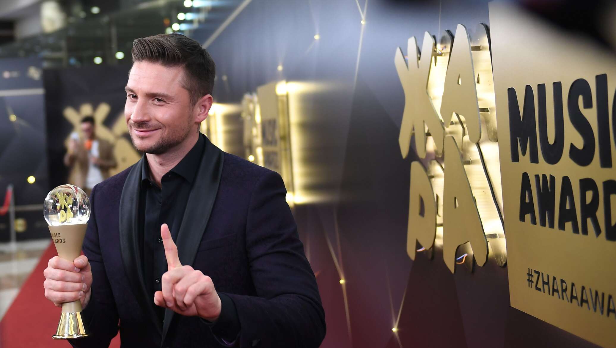 Премия жара. Сергей Лазарев премии. Жара Music Awards 2021 Сергей Лазарев премия. Сергей Лазарев на премии жара. Награды Сергея Лазарева.