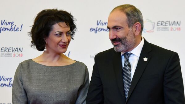 Премьер-министр Армении Никол Пашинян с супругой Анной Акопян - Sputnik Azərbaycan