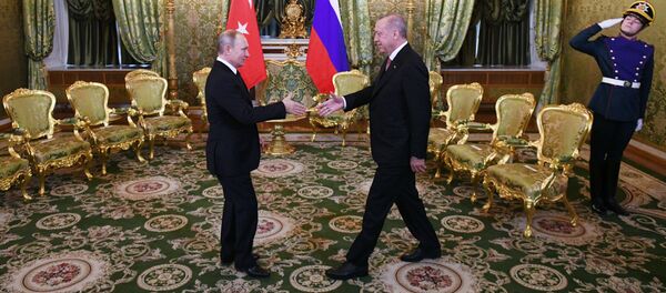 Президент РФ Владимир Путин и президент Турции Реджеп Тайип Эрдоган (справа) во время встречи - Sputnik Азербайджан