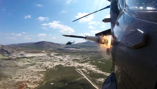 Проведены летно-тактические занятия вертолетных подразделений ВВС - Sputnik Азербайджан
