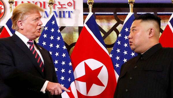Donald Tramp Şimali Koreya lideri Kim Çen In ilə - Sputnik Azərbaycan