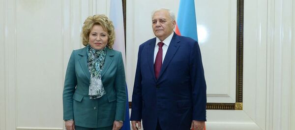 Спикер Милли Меджлиса Азербайджана Огтай Асадов с председателем Совета Федерации Федерального собрания Российской Федерации Валентиной Матвиенко - Sputnik Азербайджан