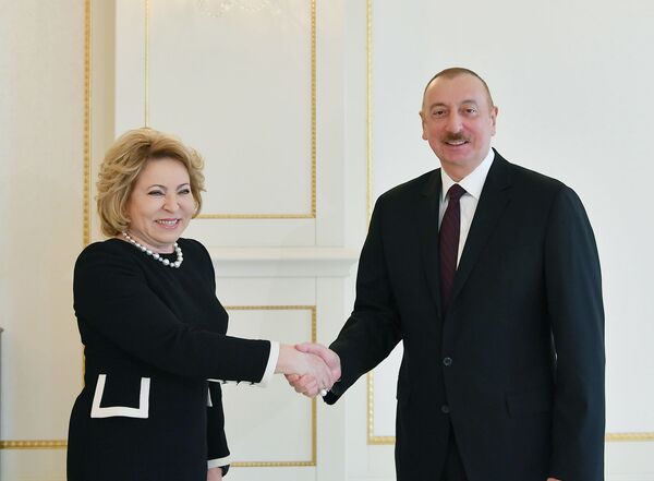 Матвиенко получила орден Достлуг из рук президента Алиева - Sputnik Азербайджан