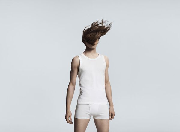 Александр Вэнг и Uniqlo выпустят еще одну коллаборацию Александр Вэнг и Uniqlo выпустят еще одну коллаборацию - Sputnik Азербайджан