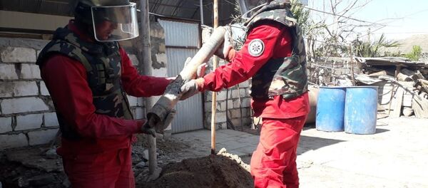 Специалисты ANAMA обнаружили опасный боевой снаряд Специалисты ANAMA обнаружили опасный боевой снаряд - Sputnik Азербайджан