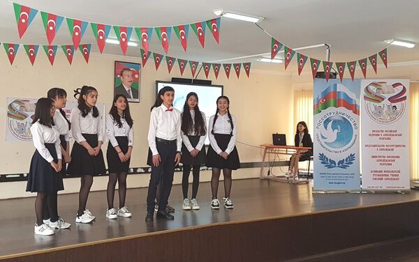 Олимпиада по русскому языку в школе № 3 города Гёйчая - Sputnik Азербайджан