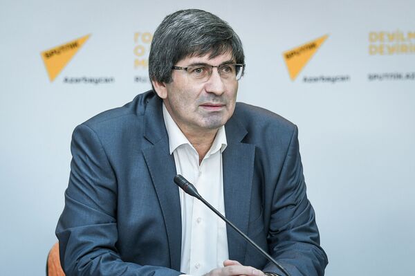 Не только журналист должен знать спортсмена в лицо, но и спортсмен - журналиста Не только журналист должен знать спортсмена в лицо, но и спортсмен - журналиста - Sputnik Азербайджан