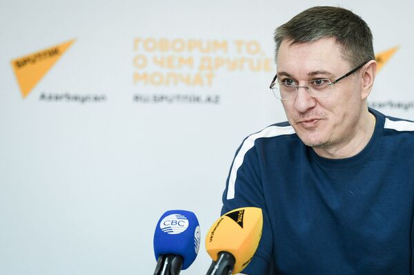 Известный журналист и спортивный комментатор, исполнительный директор МИА Россия сегодня Василий Конов - Sputnik Азербайджан