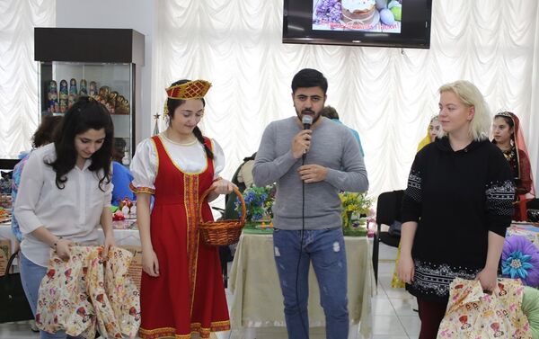 В ходе Пасхального базара была разыграна благотворительная лотерея - Sputnik Азербайджан