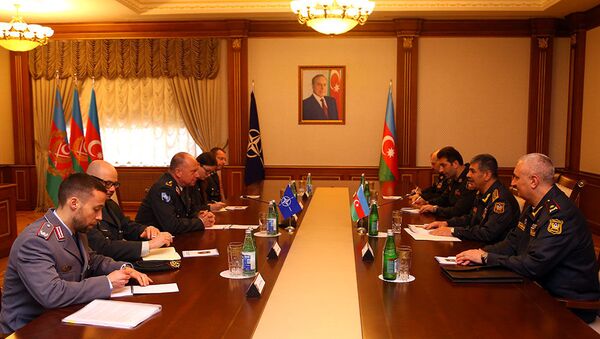 Генерал-полковник Закир Гасанов встретился с генеральным директором Международного военного штаба НАТО генерал-лейтенантом Яном Бруксом - Sputnik Азербайджан