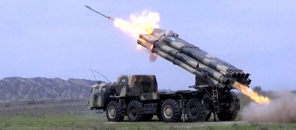Ракетные и артиллерийские подразделения провели боевые стрельбы Ракетные и артиллерийские подразделения провели боевые стрельбы - Sputnik Азербайджан
