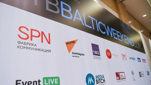 Брендволл с логотипом Sputnik на международном форуме Baltic weekend в Баку - Sputnik Азербайджан