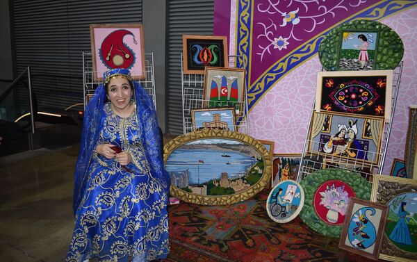 Выставка Радости весны с участием детей с инвалидностью - Sputnik Азербайджан