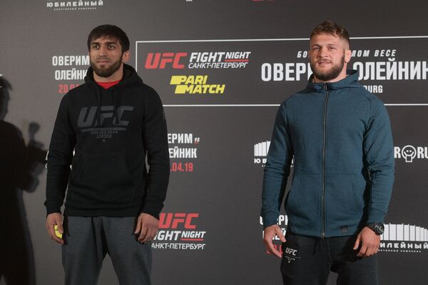 Турнир UFC: король ринга Рафаэль Физиев приехал за победой Турнир UFC: король ринга Рафаэль Физиев приехал за победой - Sputnik Азербайджан