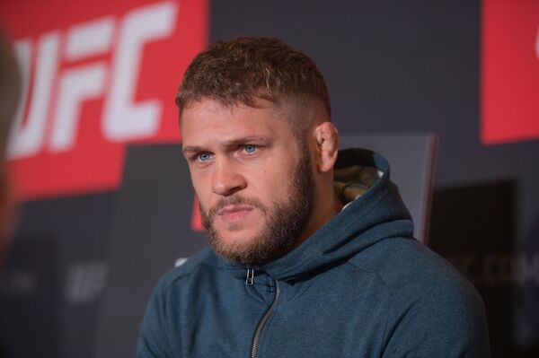 Турнир UFC: король ринга Рафаэль Физиев приехал за победой Турнир UFC: король ринга Рафаэль Физиев приехал за победой - Sputnik Азербайджан