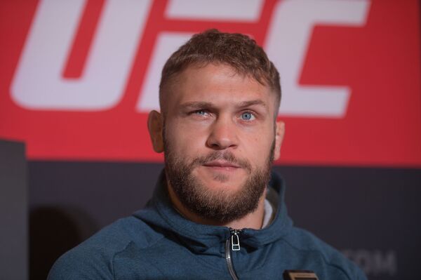 Турнир UFC: король ринга Рафаэль Физиев приехал за победой Турнир UFC: король ринга Рафаэль Физиев приехал за победой - Sputnik Азербайджан