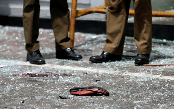 Обувь одной из жертв взрыва в церкви Святого Антония - Sputnik Азербайджан