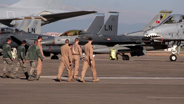 Военнослужащие ВВС США на авиабазе Инджирлик возле Аданы, Турция, фото из архива - Sputnik Azərbaycan