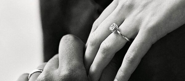 Рекламная кампания новой коллекции помолвочных колец Tiffany True - Sputnik Азербайджан