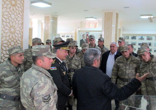 Qabaqda çarpışmalar çoxdur, qalib çıxmaq üçün sərkərdə ilə qoşunun birliyi lazımdır... Qabaqda çarpışmalar çoxdur, qalib çıxmaq üçün sərkərdə ilə qoşunun birliyi lazımdır... - Sputnik Azərbaycan