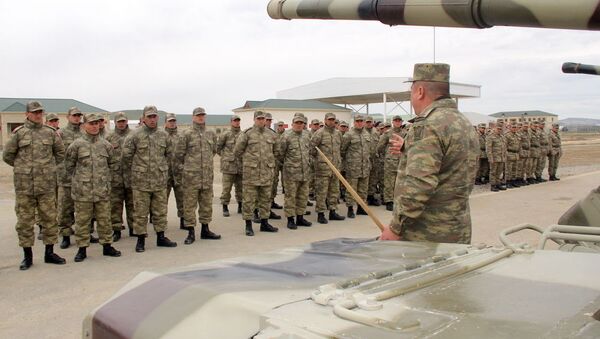 Проведен смотр вооружения, военной и специальной техники, которые будут применены на совместных азербайджано-турецких тактических учениях - Sputnik Азербайджан