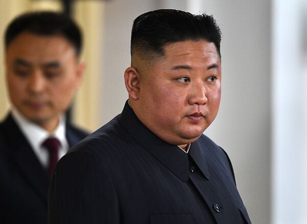 Лидер КНДР Ким Чен Ын в кампусе ДВФУ на острове Русский - Sputnik Азербайджан