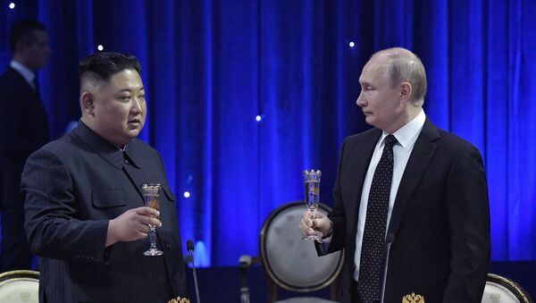 Şimali Koreya lideri Kim Çen In Rusiya prezidenti Vladimir Putin ilə - Sputnik Azərbaycan