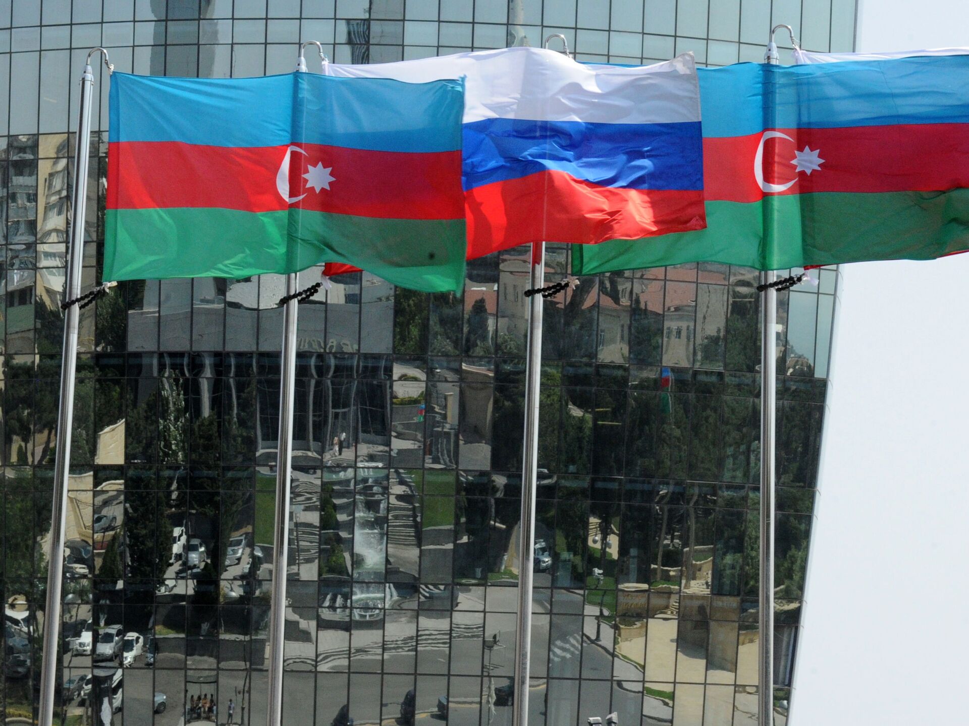 Азербайджан россия закрыта. Россия и Азербайджан. Флаг Азербайджана и России. Россия и Азербайджан вместе. Флаг Турции России и Азербайджана.