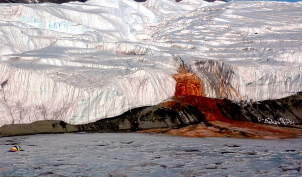 Кровавый водопад в Восточной Антарктиде - Sputnik Азербайджан