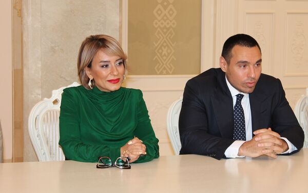 Тунзаля Агаева и заместитель генерального секретаря Национального Олимпийского Комитета Азер Алиев - Sputnik Азербайджан