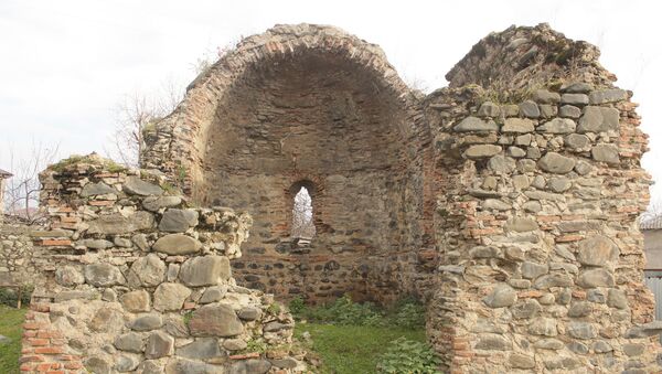 Храм Гуллар, расположенный в одноименном селе Балакенского района - Sputnik Азербайджан
