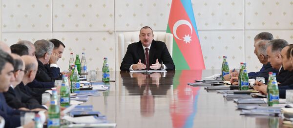 Президент Азербайджана Ильхам Алиев на заседании Кабинета министров, посвященном итогам социально-экономического развития в первом квартале 2019 года и предстоящим задачам Президент Азербайджана Ильхам Алиев на заседании Кабинета министров, посвященном итогам социально-экономического развития в первом квартале 2019 года и предстоящим задачам - Sputnik Азербайджан