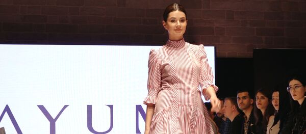Гости Azerbaijan Fashion Week в Баку почувствовали себя звездами: как это было Гости Azerbaijan Fashion Week в Баку почувствовали себя звездами: как это было - Sputnik Азербайджан