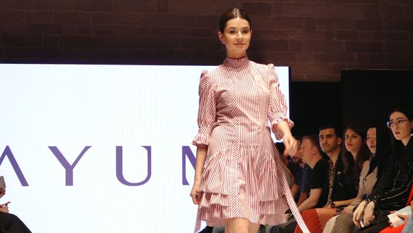 Гости Azerbaijan Fashion Week в Баку почувствовали себя звездами: как это было  - Sputnik Азербайджан