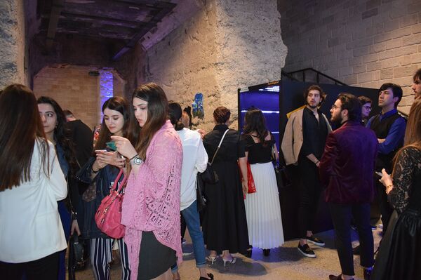 Второй день Azerbaijan Fashion Week: индивидуальность и элегантность Второй день Azerbaijan Fashion Week: индивидуальность и элегантность - Sputnik Азербайджан