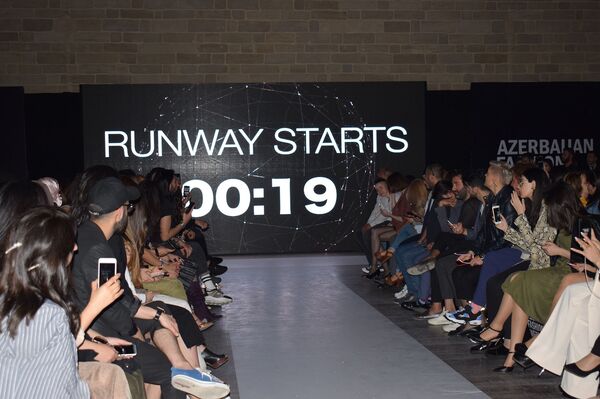 Второй день Azerbaijan Fashion Week: индивидуальность и элегантность Второй день Azerbaijan Fashion Week: индивидуальность и элегантность - Sputnik Азербайджан