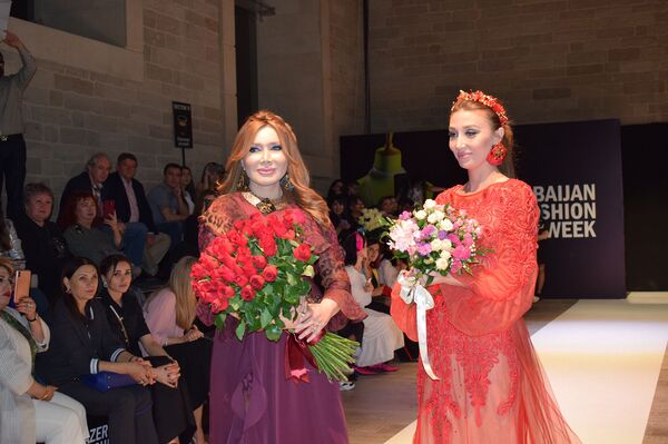 Второй день Azerbaijan Fashion Week: индивидуальность и элегантность Второй день Azerbaijan Fashion Week: индивидуальность и элегантность - Sputnik Азербайджан