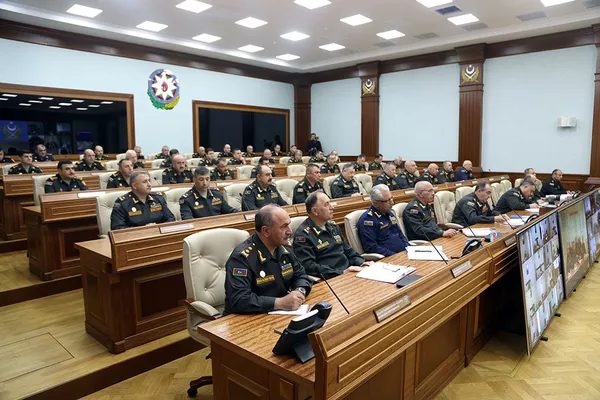 Закир Гасанов созвал командующих всеми видами войск ВС Азербайджана Закир Гасанов созвал командующих всеми видами войск ВС Азербайджана - Sputnik Азербайджан
